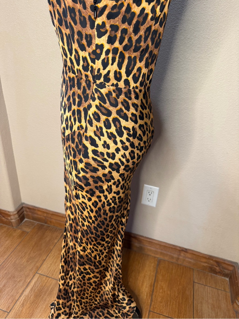Alice + Olivia One-Shoulder Leopard Print Maxi Dress - Brown/Gold Sz 8 - Picture 8 of 10